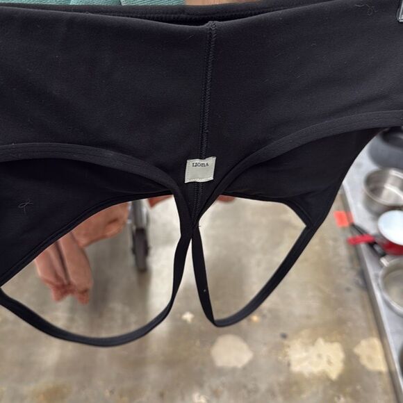 Vuori AllTheFeels Bra BlissBlend Material Size medium Excellent Condition - Picture 1 of 9